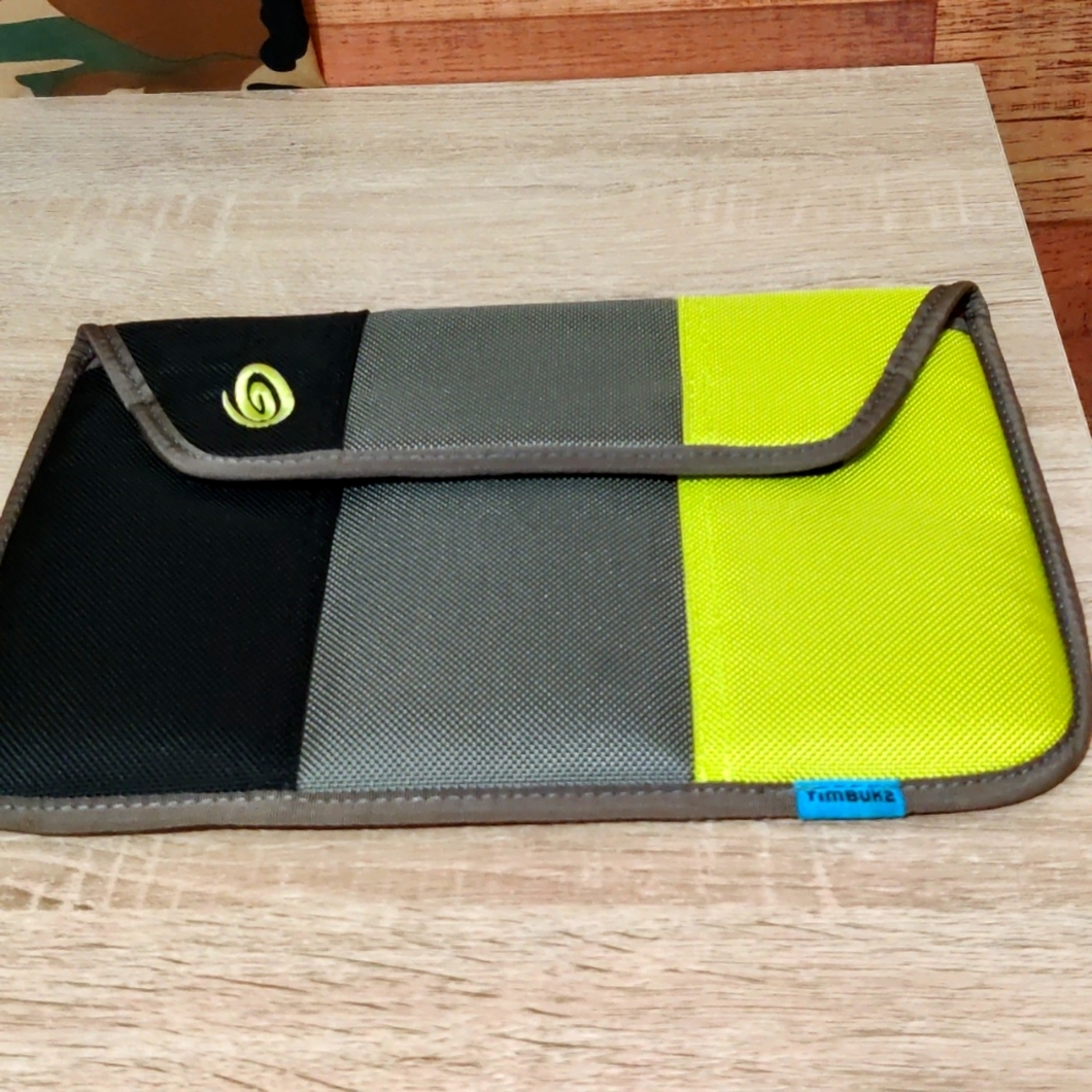 Timbuk2 tablet bag